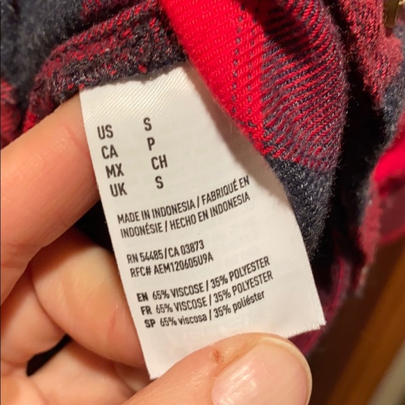 American Eagle Boyfriend Flannel Red Black Small - Picture 4 of 7